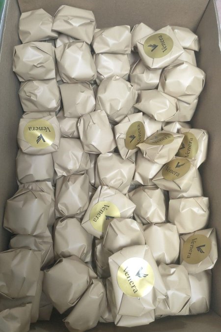 شوكولاطه دارك مع لوز محلى بدون سكر ابيض